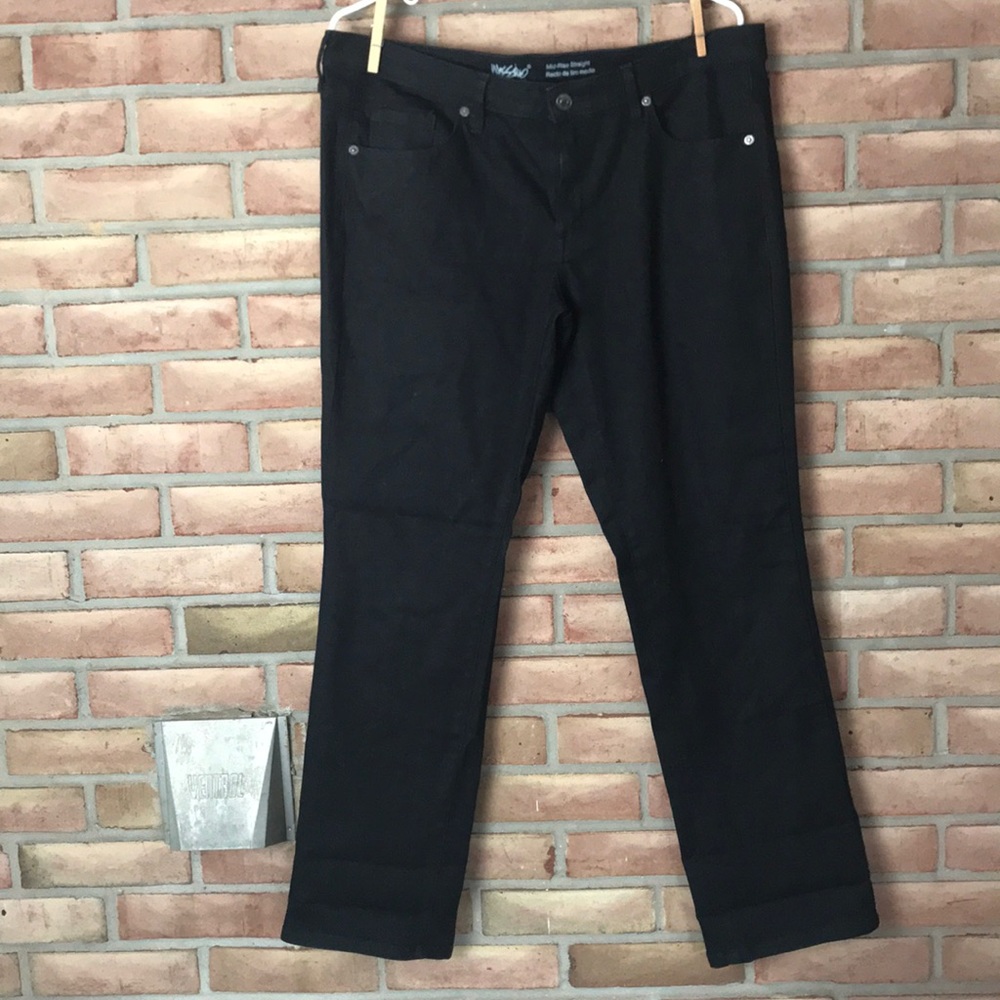Mossimo mid-rise straight black jeans size 14s/32s